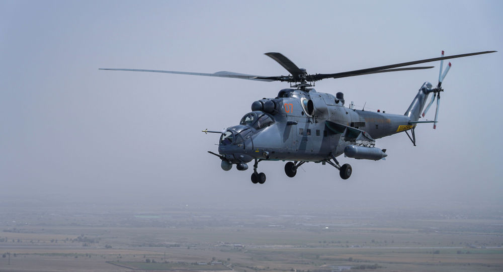 Вертолет Ми-35 в небе