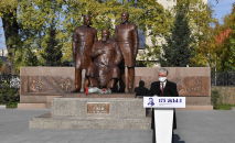 Глава государства Касым-Жомарт Токаев на церемонии открытия памятника ′′Великий поэт Абай с сыновьями′′ Глава государства Касым-Жомарт Токаев на церемонии открытия памятника ′′Великий поэт Абай с сыновьями′′