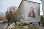 Портрет Абая на стене дома в Петропавловске