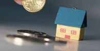 Домик, монетки стоимость жилья, инвестиции в жилищное строительство