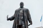 Памятник Абаю открыли в Павлодаре 