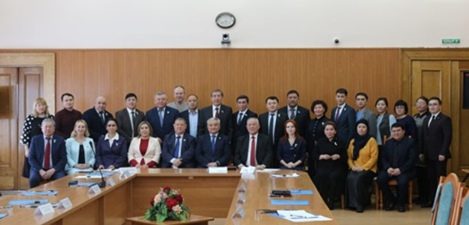 Фото семипалатинских депутатов на первой организационной сессии маслихата VII созыва