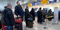 Досмотр пассажиров в зоне внутренних вылетов алматинского аэропорта