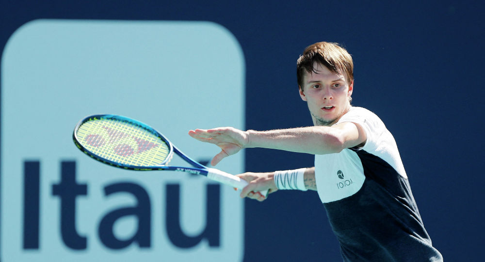 Теннисист Александр Бублик победил в первом матче на домашнем Astana Open
