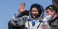 Бортинженер экипажа космического корабля Союз МС-17 Сергей Кудь-Сверчков после приземления
