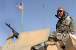 5 марта 2007 г., американский солдат во время патрулирования Международных сил содействия безопасности (ISAF) под руководством НАТО в провинции Фарах в Афганистане. Война в Афганистане, начавшаяся после терактов 11 сентября, унесла жизни десятков тысяч афганцев и около 2400 американских солдат
