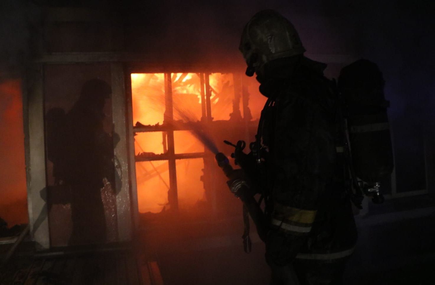 Почти 90 пожарных тушили пожар в Петропавловске