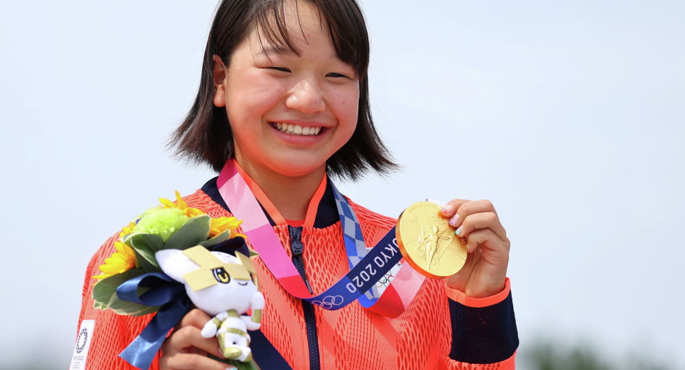 Золото на Олимпиаде в скейтбординге завоевала 13-летняя японка