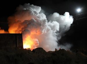 Вагоны с желтым фосфором горят в Арыси