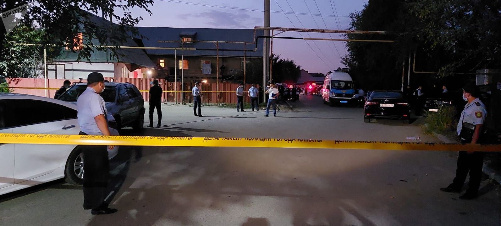 Алматинец расстрелял пять человек, в том числе двух полицейских и судисполнителя. Фото с места событий