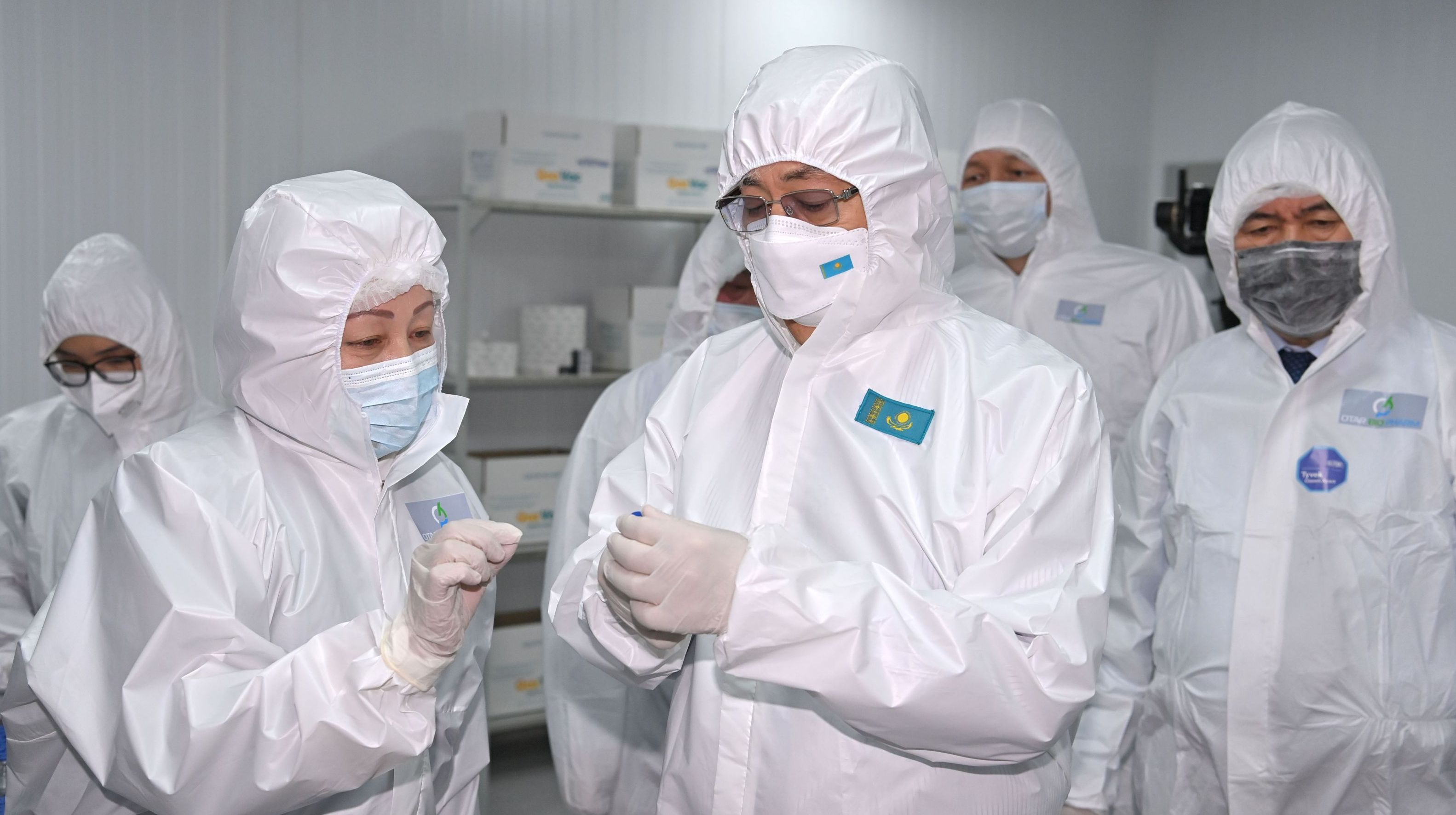 Токаев посетил биофармацевтический завод Otarbiopharm