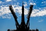 Вывоз ракеты-носителя с ТПК Союз МС-19 на стартовую площадку