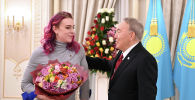 Нурсултан Назарбаев встретился с альпинисткой Марией Ауезовой
