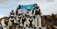Военнослужащие Талдыкорганского гарнизона водрузили государственный флаг на пике Амангельды