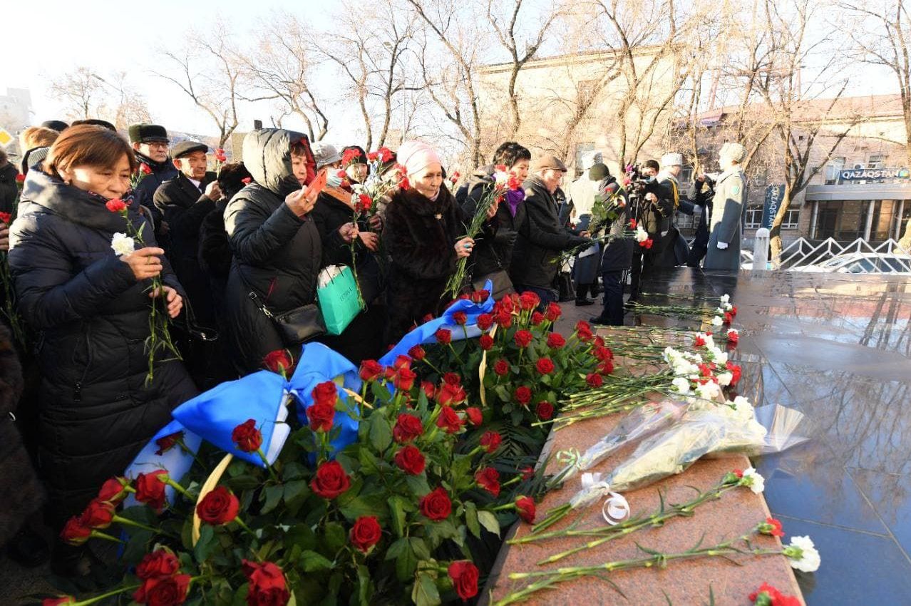 Память жертв декабрьских событий почтили в Алматы - фото