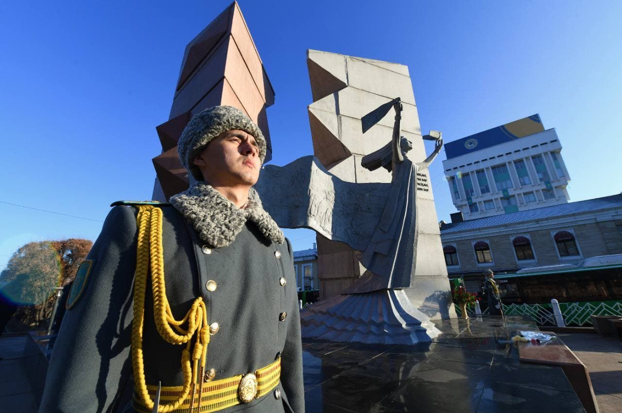 Память жертв декабрьских событий почтили в Алматы - фото