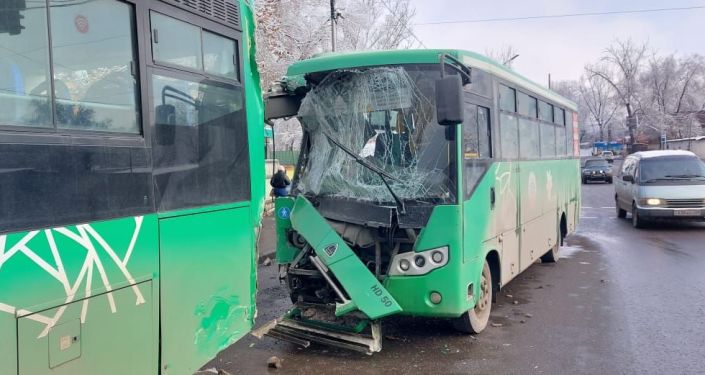 Столкновение пассажирских автобусов