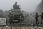Военные на площади Республики в Алматы 