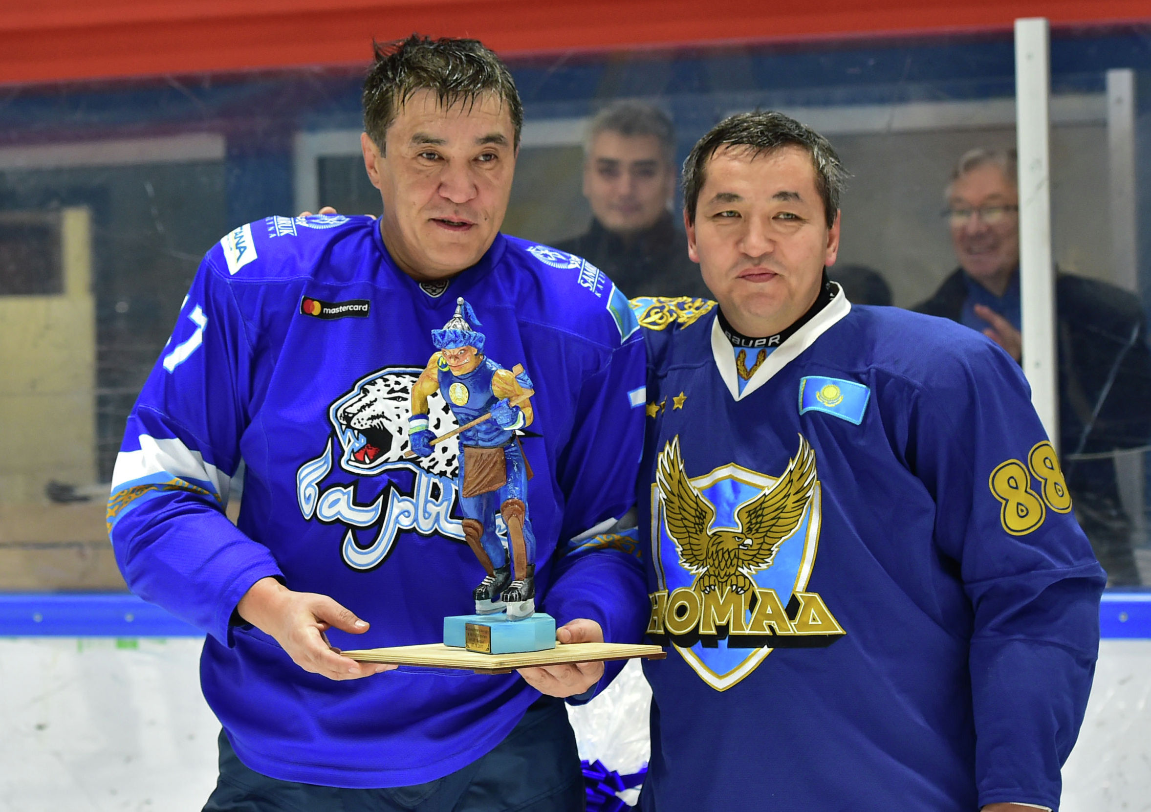 В честь 50-летия Ануара Садыкулова провели товарищеский матч на Барыс-арене в 2017 году