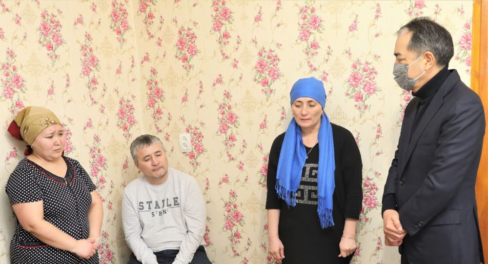 Бакытжан Сагинтаев встретился с родителями погибшего в беспорядках ребенка 