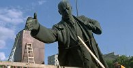 Памятник Ленину демонтируют после распада СССР