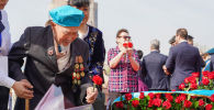Возложение цветов к Вечному огню в День Победы в Нур-Султане