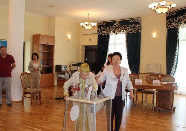 В Бишкеке проголосовала 102-летняя народная артистка Казахстана Айша Абдуллина
