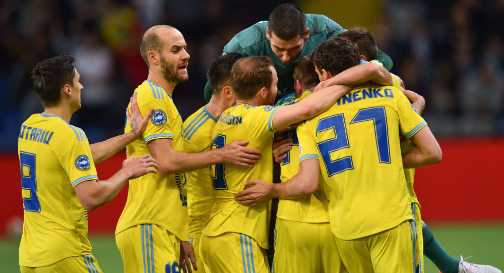 Астана празднует забитый гол белорусскому БАТЭ в первом тайме матча