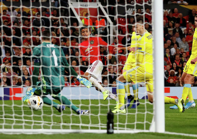  Мейсон Гринвуд из «Манчестер Юнайтед» забивает свой первый гол