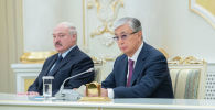 Президенты Беларуси и Казахстана Александр Лукашенко и Касым-Жомарт Токаев 