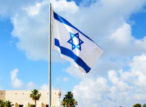 Флаг Израиля у церкви Святого Петра в Яффе, архивное фото