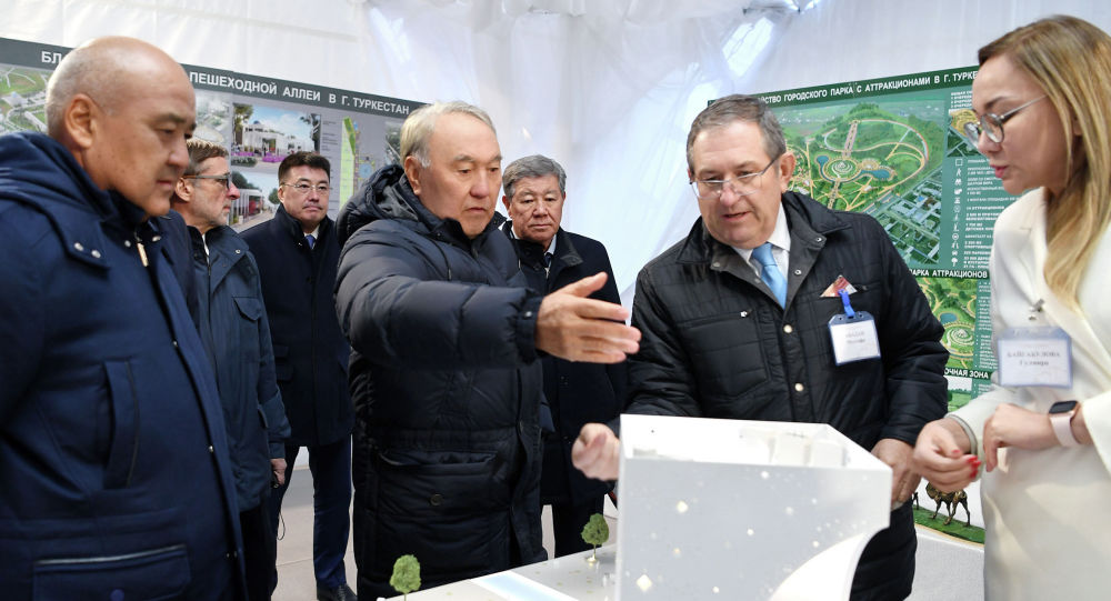 Нурсултан Назарбаев ознакомился с ходом строительства объектов Туркестана