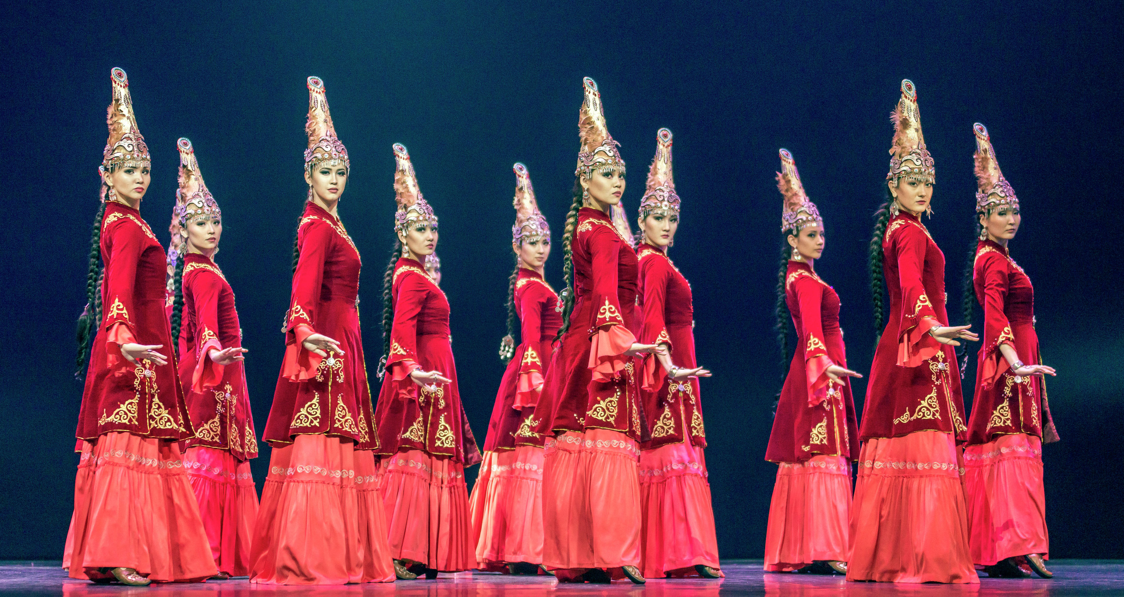Казахский национальный танец. Астана балет. Балет наследие Великой степи. Национальный танец казахов. Казахский народный танец.
