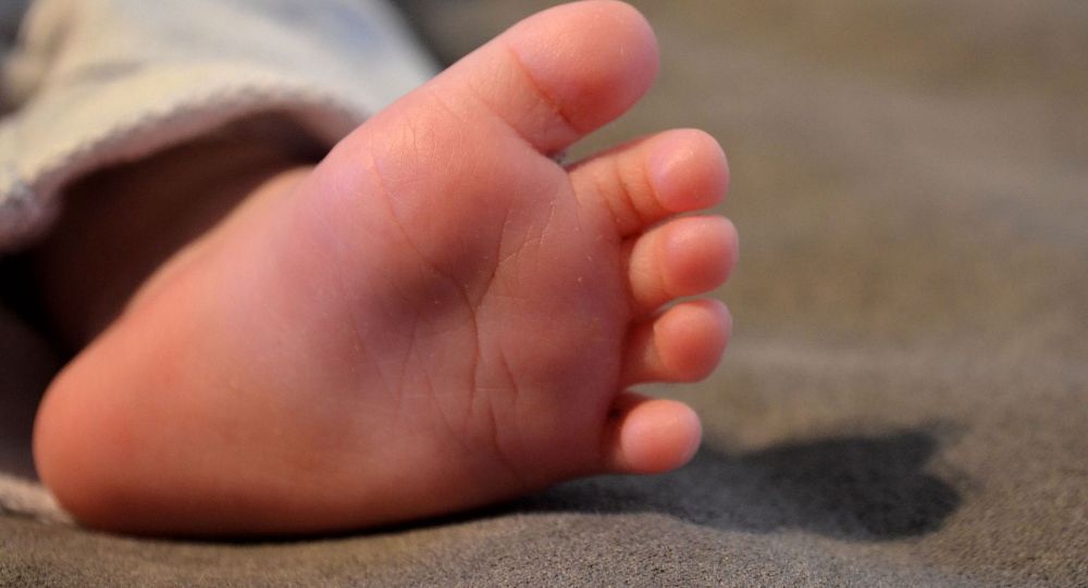 Ножка младенца, иллюстративное фото