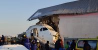 Спасательные работы при крушении самолета под Алматы