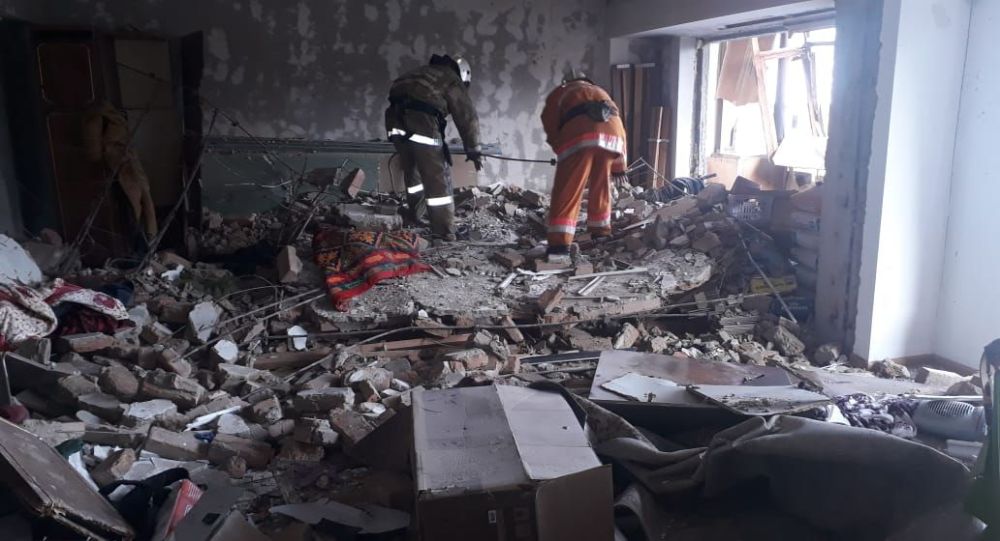 Стены дома частично обрушились в результате хлопка газовоздушной смеси