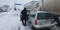 Столичные спасатели выезжают на подмогу гражданам, которые остались в снежном плену