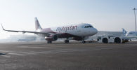 Самолет компании FlyArystan в аэропорту