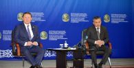 Акимы Северо-Казахстанской области Кумар Аксакалов и Петропавловска  Булат Жумабеков на отчетной встрече 