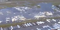 Груды обломков вместо самолетов - видео последствий торнадо в США