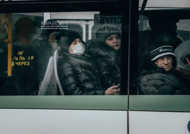 Люди в масках на улицах Нур-Султана