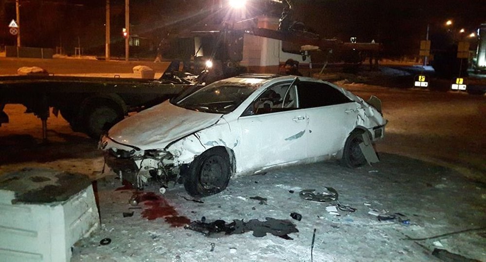 Toyota Camry влетела в кинотеатр Целинный в Алматы