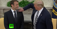Трамп Франция президентінің қайызғағын қағып берді