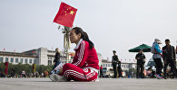 Туристка с флагом Китая