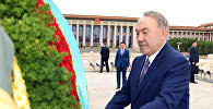Назарбаев Бейжіңде Халық батырлары ескерткішіне гүл қойды