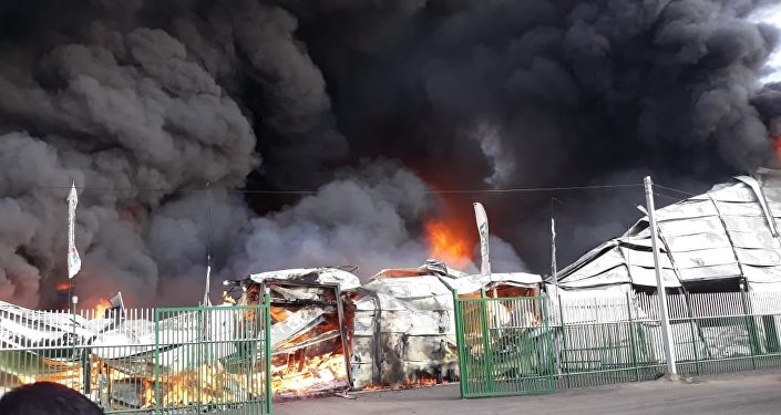 В Алматы на складском помещении произошел крупный пожар