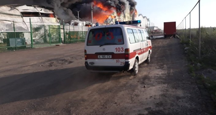 Крупный пожар на складском помещении в Алматы