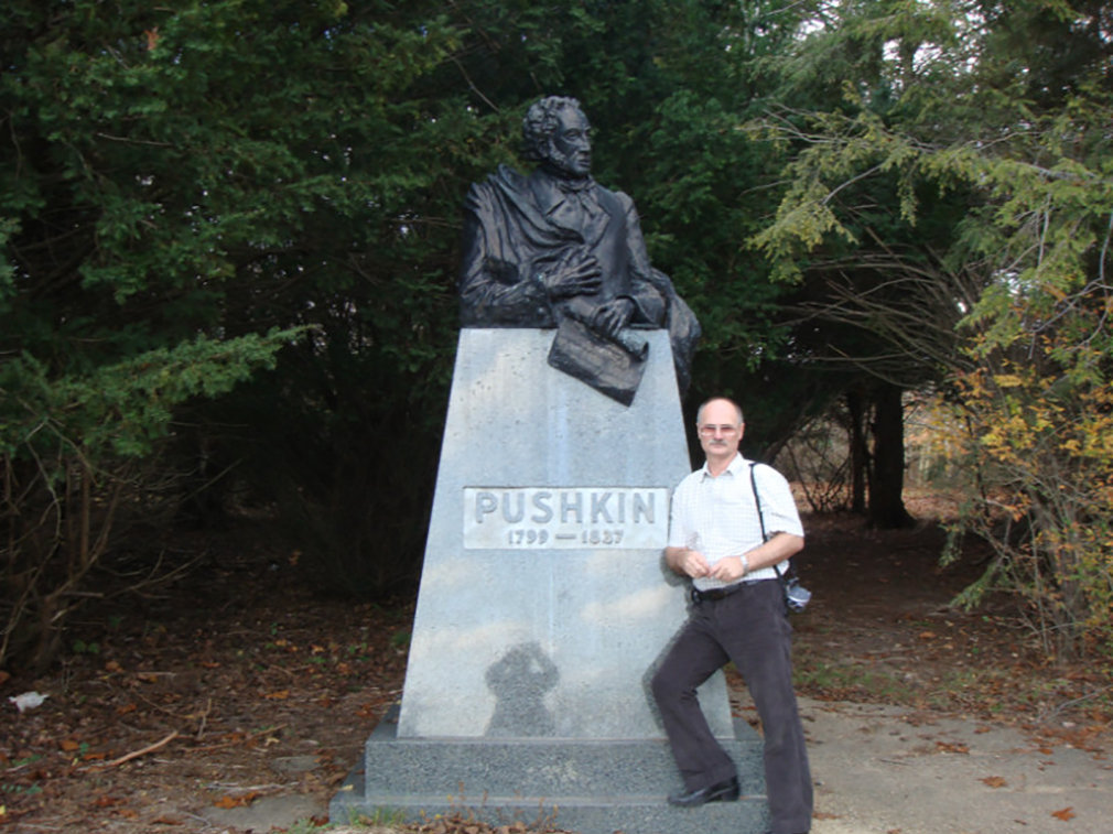 Памятник А.С. Пушкину в Джексоне, штат Нью-Джерси, США