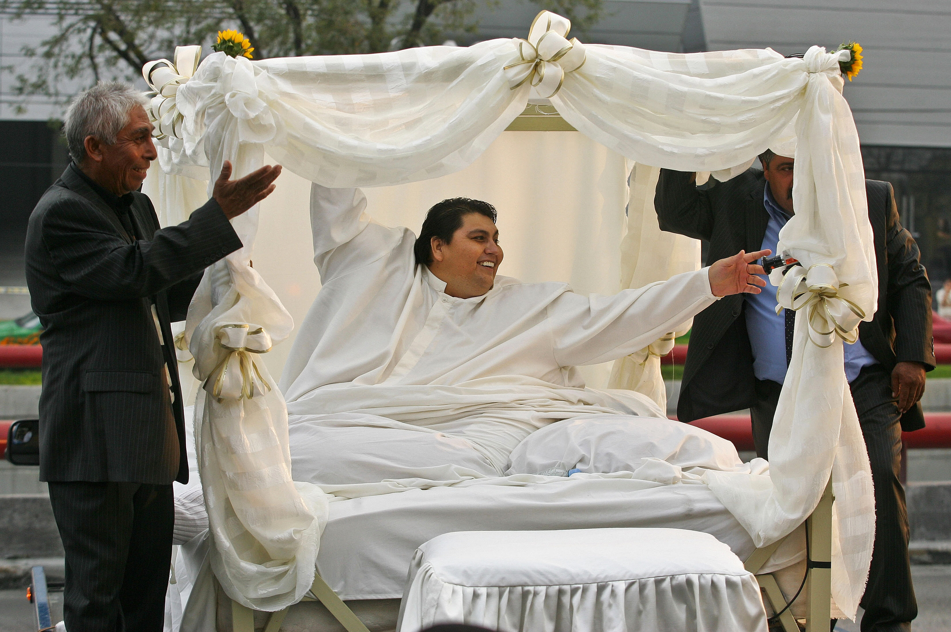 Самый жестокий толстый. Мануэль Урибе самый толстый человек в мире. Клаудия Солис Мануэль Урибе.