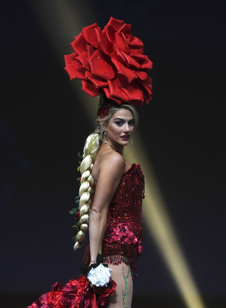 Представительница США во время показа национальных костюмов в рамках конкурса Мисс Вселенная 2018 в Таиланде